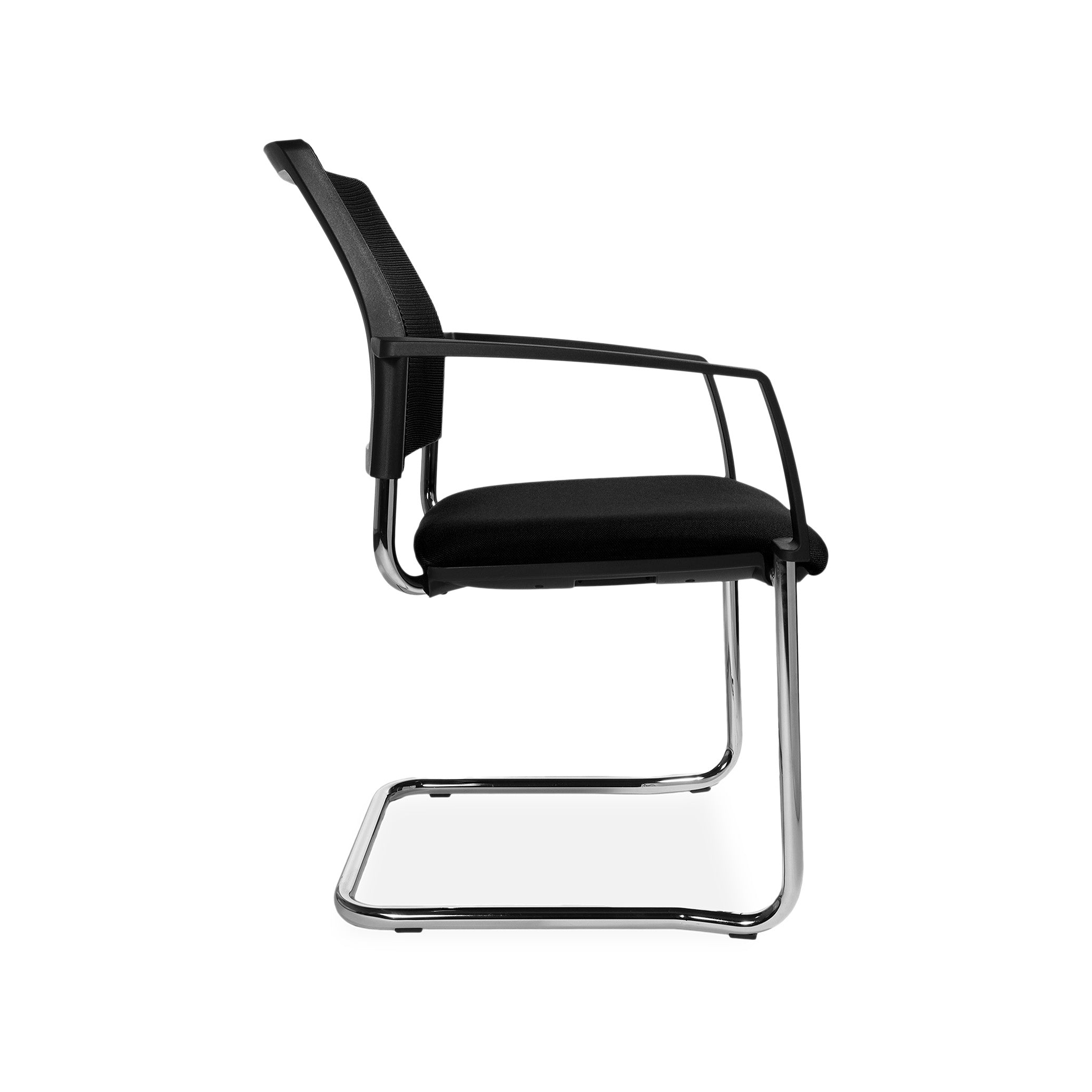 Freischwinger BTOB 20 mit Netzrücken und Chromgestell – stapelbar bis 6 – für Konferenz & Empfang – Schwarzes Polster – bequem & repräsentativ