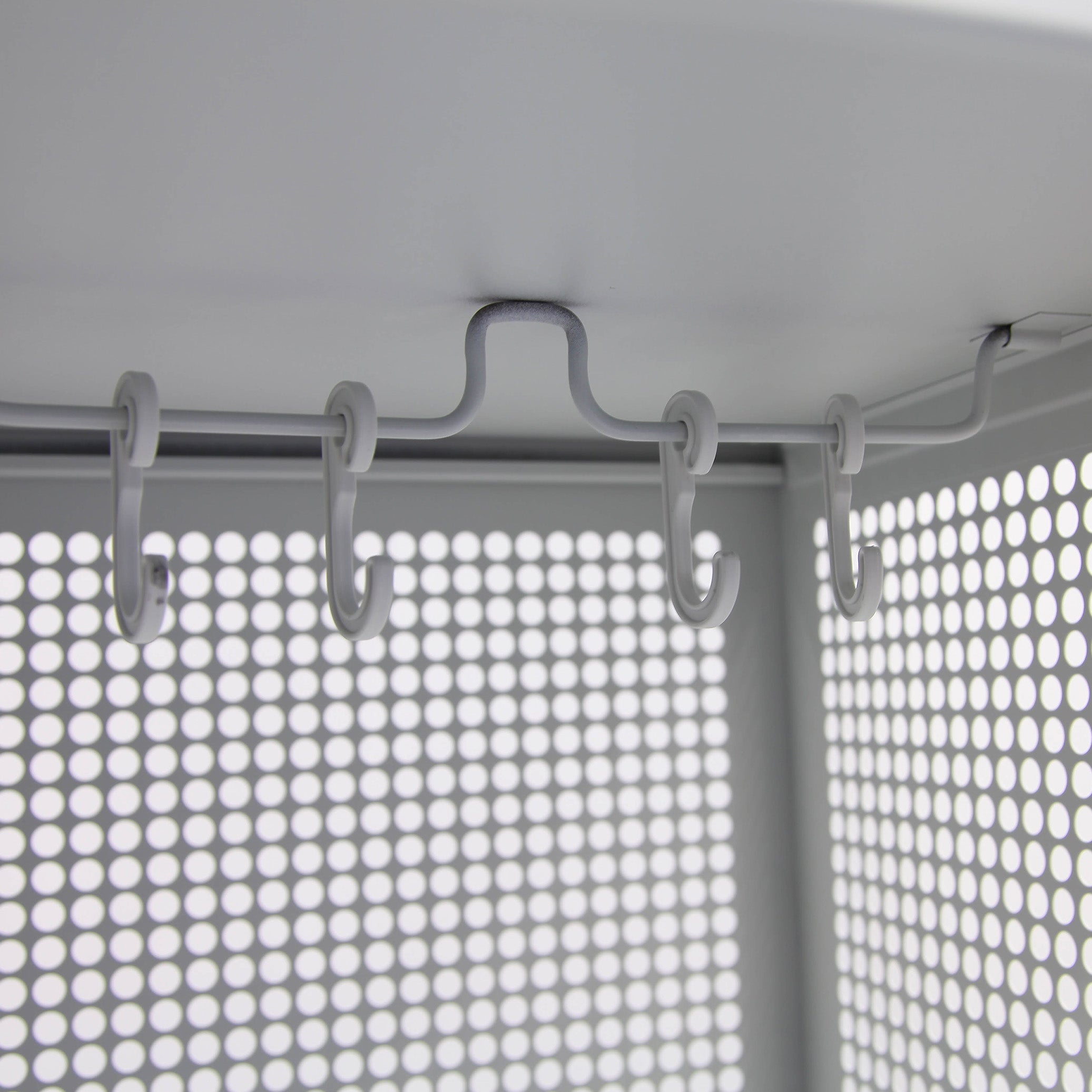 Belüfteter Lochblechspind, 2 Reihen, 4 Türen, 600 × 500 × 1800 mm, Farbe lichtgrau