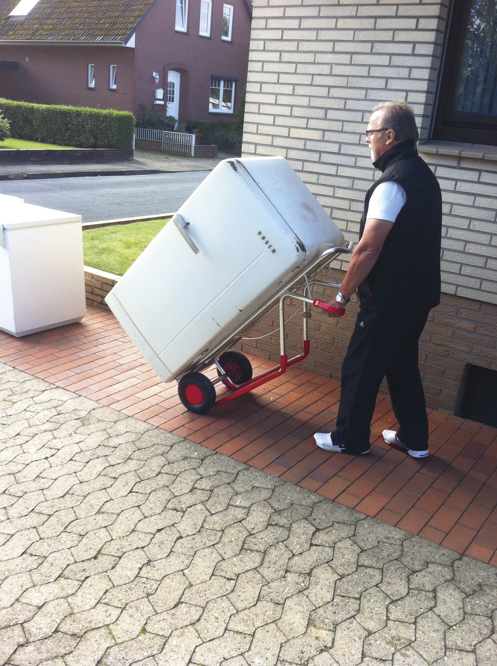 Leichtgängige Aluminiumkarre 570 × 615 × 1300 mm mit Luftbereifung, 200 kg Traglast, ideal für Lager & Transport